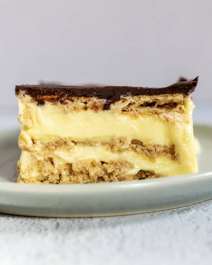 Chocolate Eclair Cake Recipe (NoBake & 15 Minutes of Prep) The Kitchn
